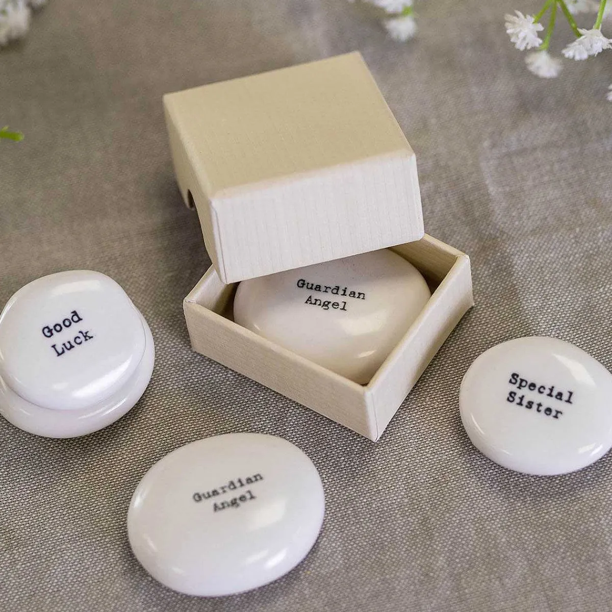 Cream Pebble Gift Box>East of India Hot