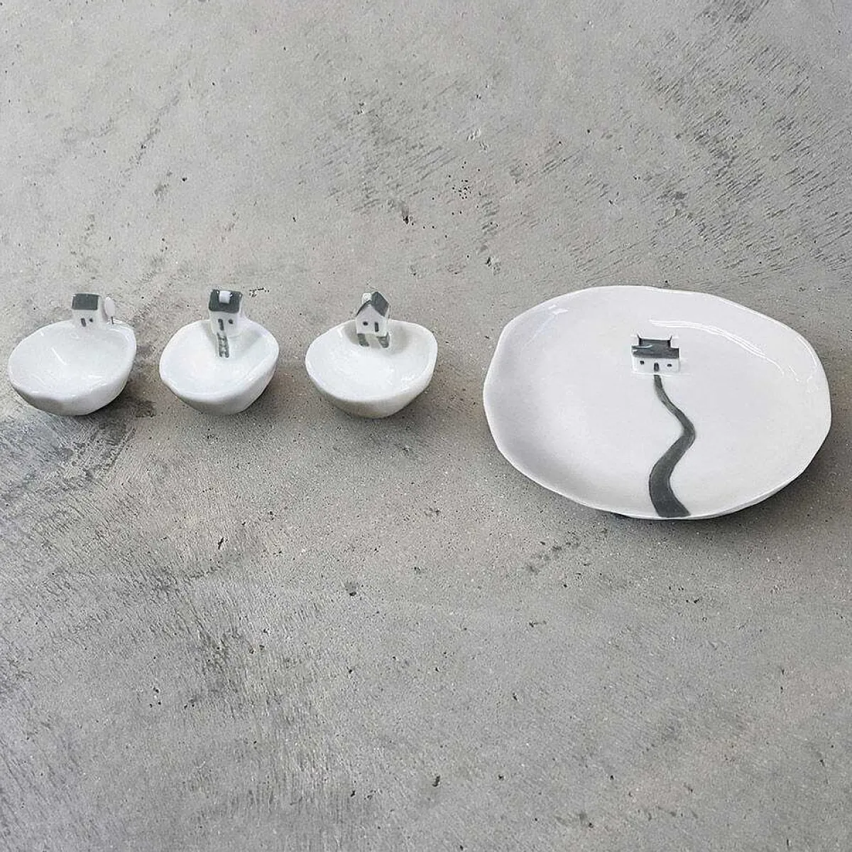 House & Steps Little Bowl>East of India Best