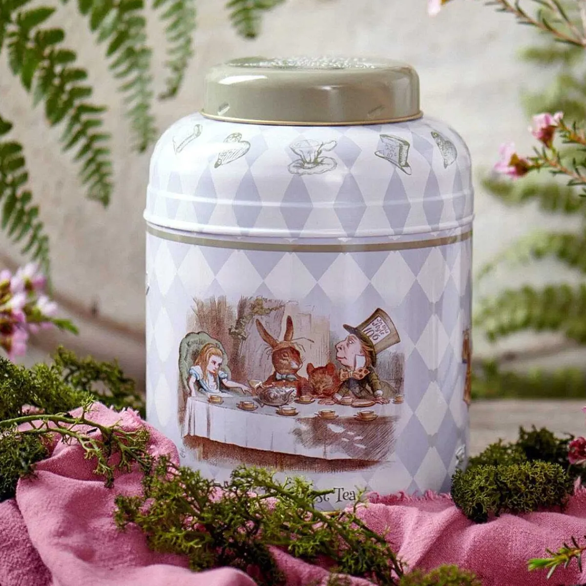 Alice In Wonderland Round Tea Caddy With 80 English Breakfast Tea Bags>New English Teas Flash Sale