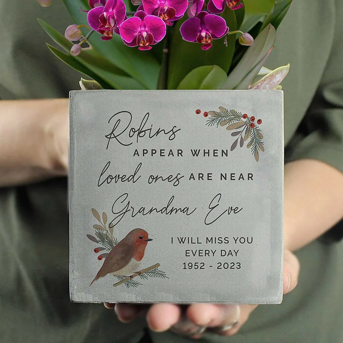 Personalised Robin Memorial Concrete Plant Pot>Temptation Gifts Shop