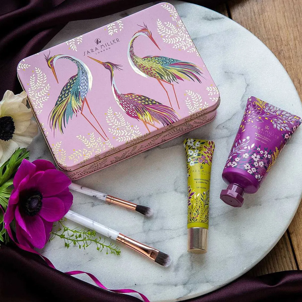 Haveli Garden Passion Flower & Frangipani Hand And Lip Duo Tin>Sara Miller Online