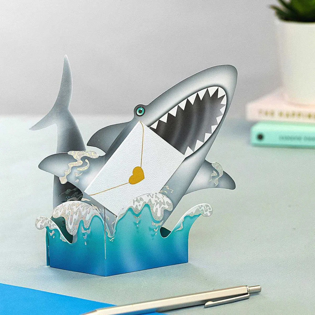 Finn The Shark 3D Greetings Card>Special Delivery Outlet