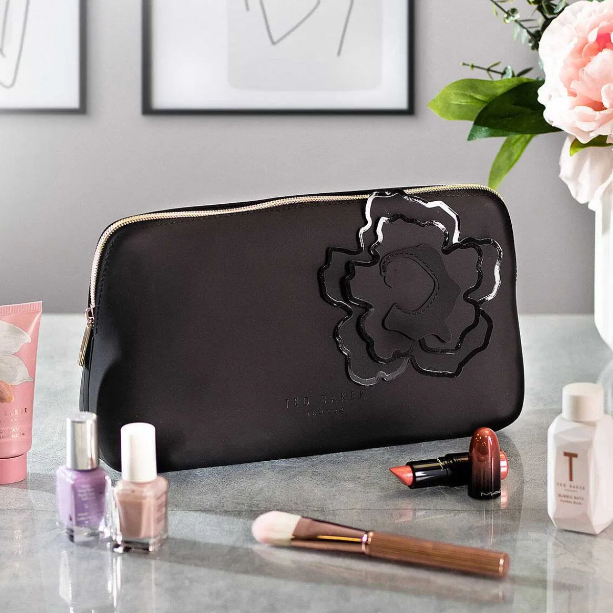 Jelika Magnolia Black Silicone Washbag>Ted Baker Discount