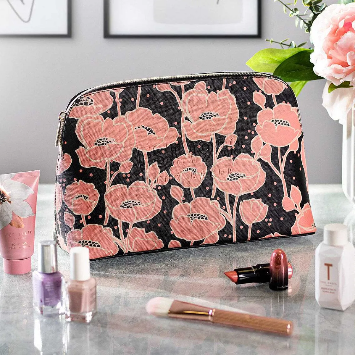Polya Floral Poppy Washbag>Ted Baker Outlet