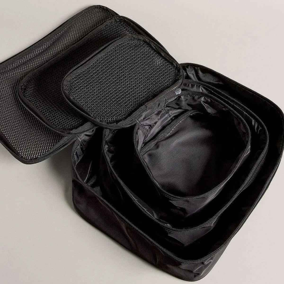 Yevonea Mesh Travel Pouch 3-Piece Set>Ted Baker New