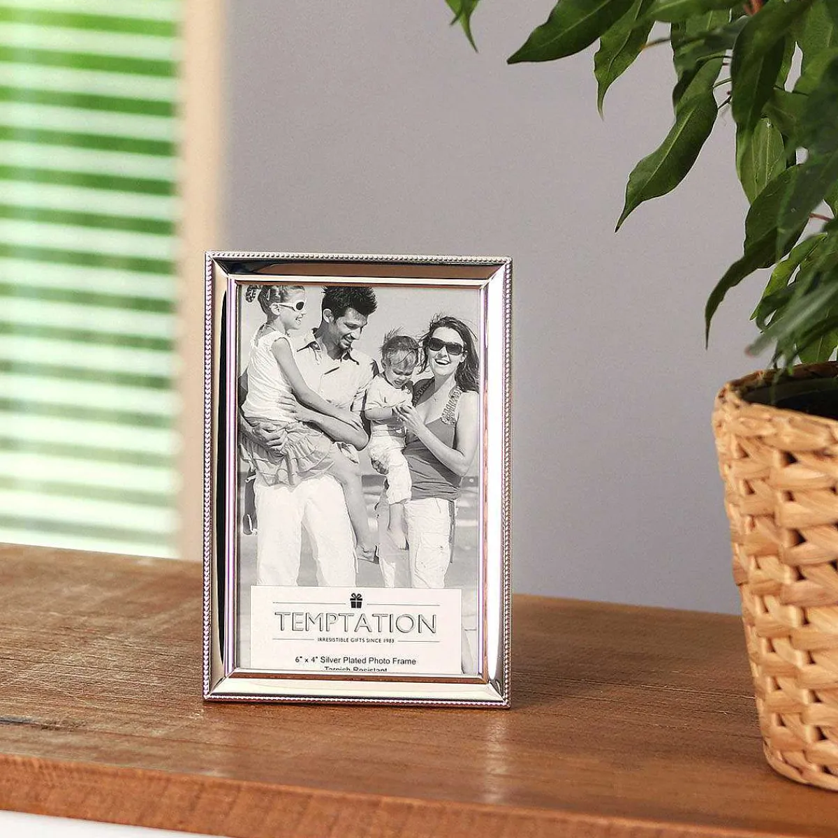 Silver-Plated Narrow Dotted Edge Photo Frame 4X6>Temptation Clearance