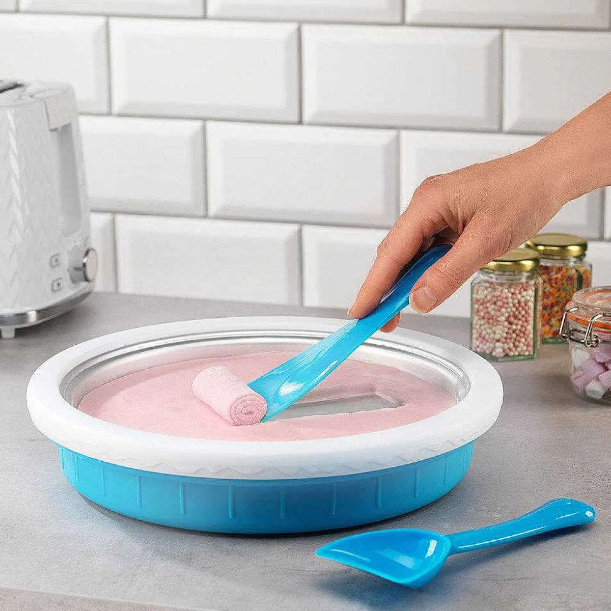 Rolled Ice Cream Maker>The Source Outlet