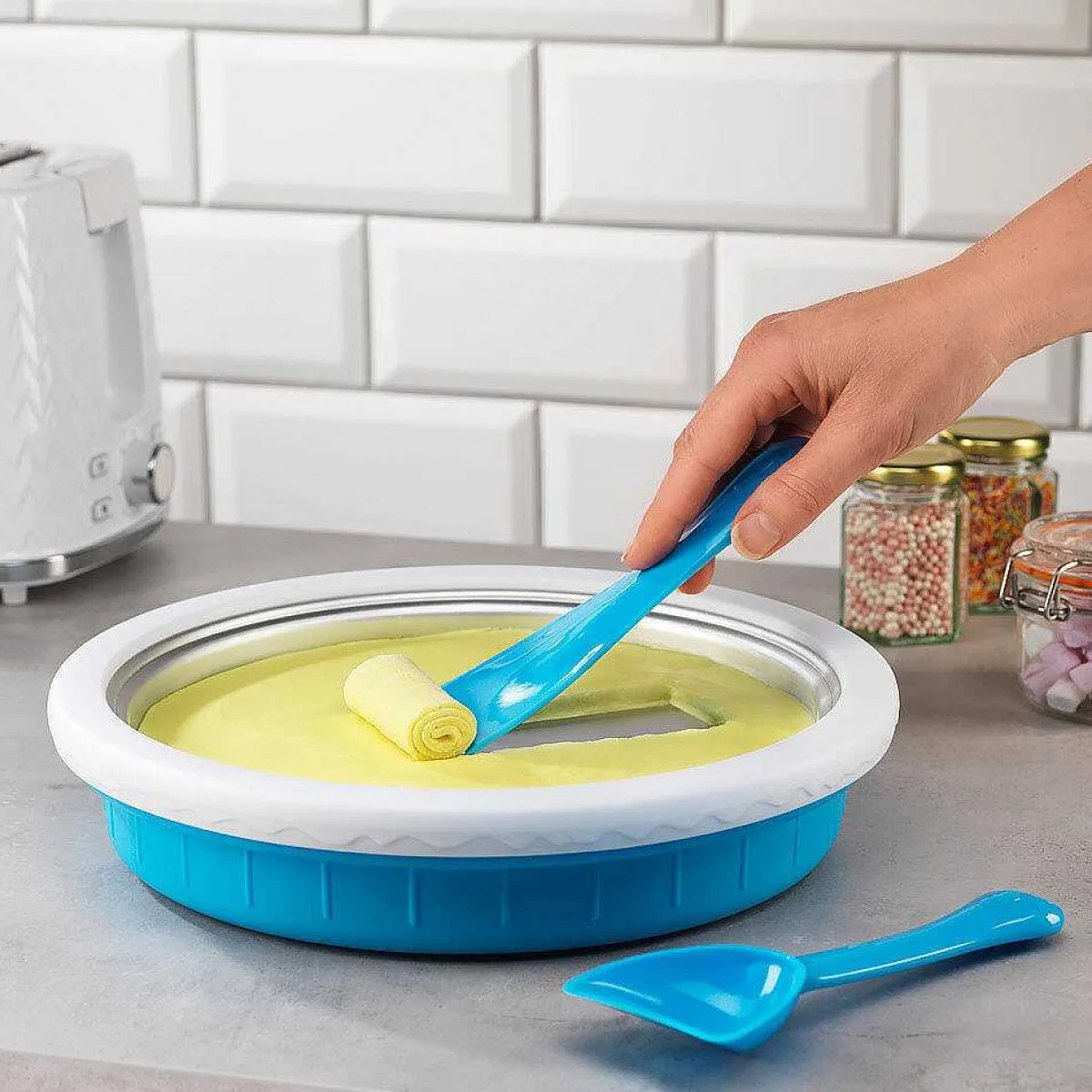 Rolled Ice Cream Maker>The Source Outlet
