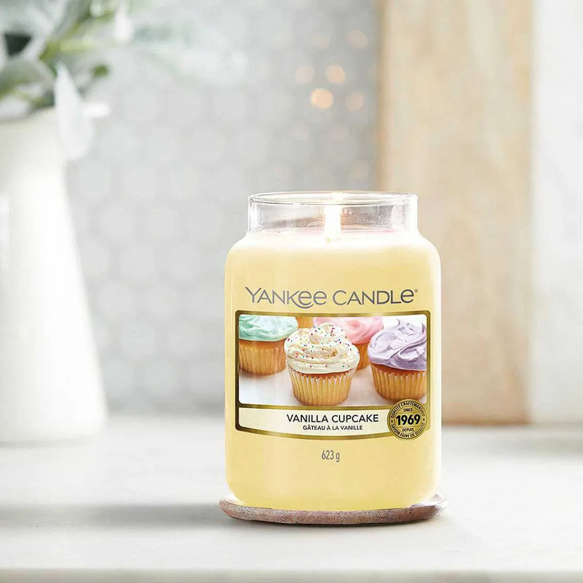 Vanilla Cupcake Large Jar Candle>Yankee Candle Store